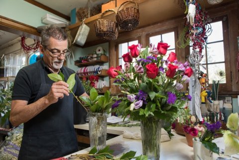 40 Years Later, Family’s Flower Business Still in Full Bloom | ELi Archives